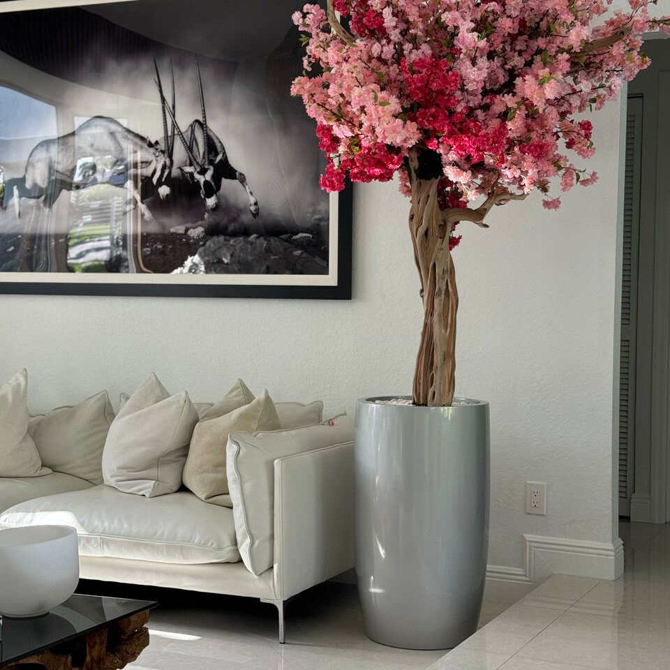 Árbol de cerezo personalizado con flores en tres tonos de rosa en maceta Lisboa plateada brillante
