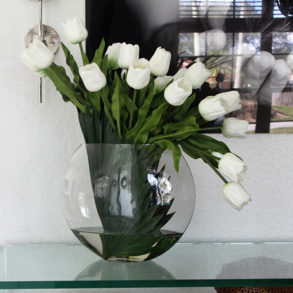 Jarrón Lunar con tulipanes blancos