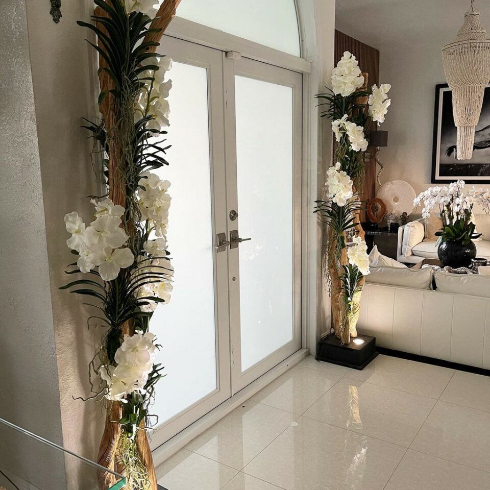 Lámpara de piso Liana con orquídeas Vanda blancas