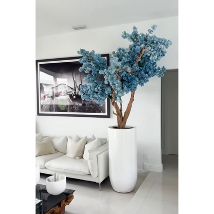 Árbol de cerezo con flores azules en maceta St. Tropez blanca mate