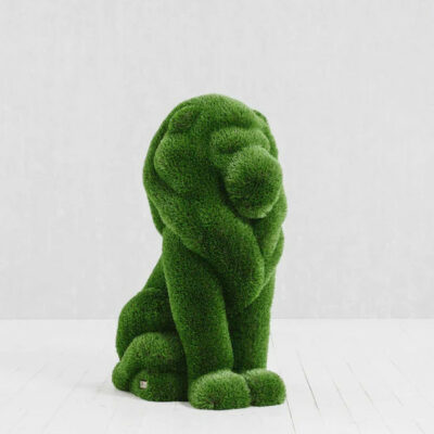 León sentado de pasto artificial – Figura topiaria
