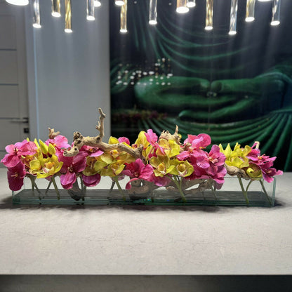 Jarrón de vidrio Casa Moderna con orquídeas Vanda rosas y Cymbidium verdes