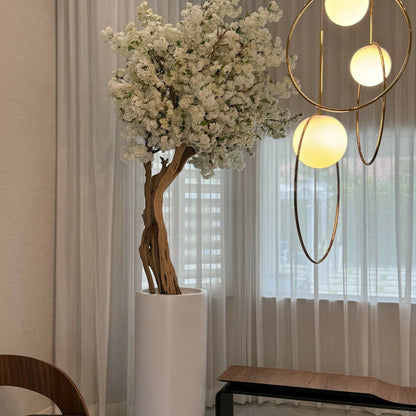 Árbol de cerezo con flores blancas en maceta St. Tropez beige mate