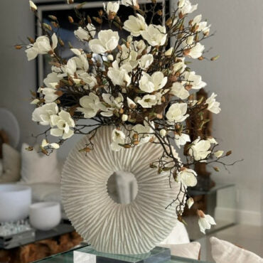 Jarrón Eternity grande con magnolias y madera de arrastre