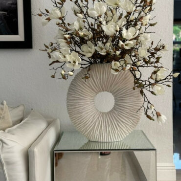 Jarrón Eternity grande con magnolias y madera de arrastre