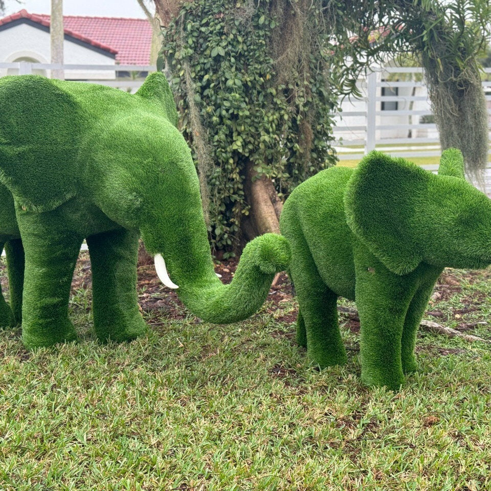 Elefante mediano de pasto artificial – Figura topiaria