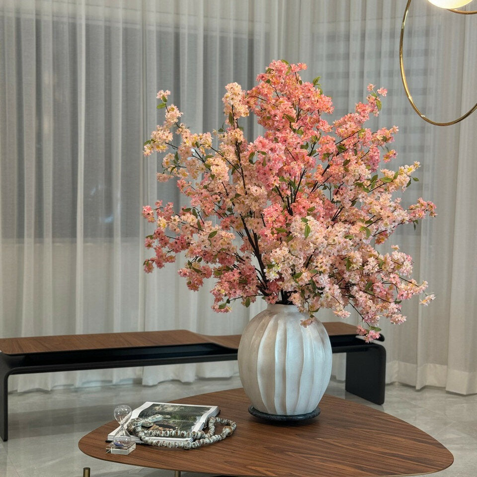 Jarrón Astoria con flores de cerezo