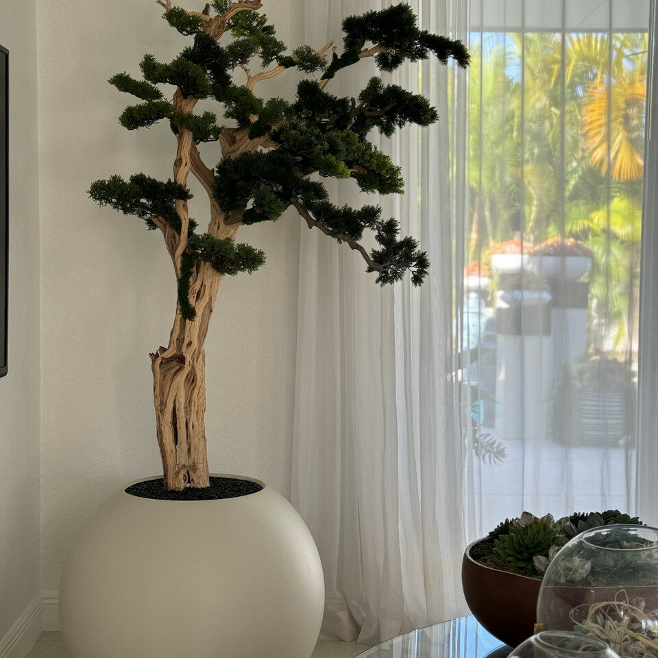 Árbol bonsái artificial en maceta esférica beige satinada – 180 cm
