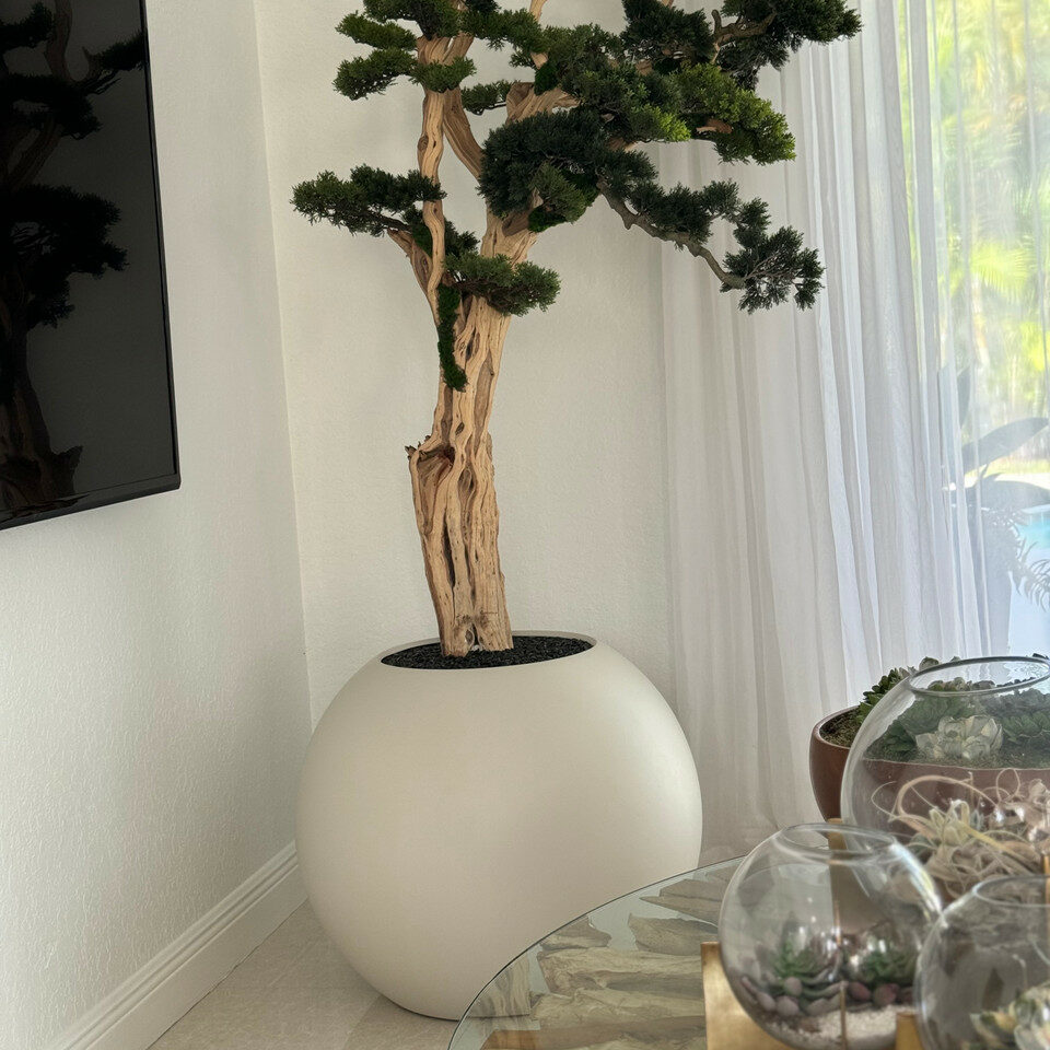 Árbol bonsái artificial en maceta esférica beige satinada – 180 cm