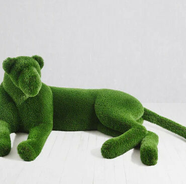 Leona de pasto artificial – Figura topiaria